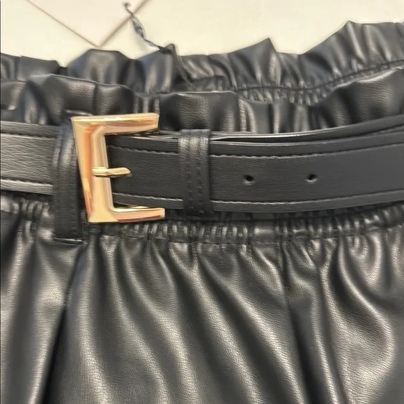 Zara High Waist Black vegan leather Shorts - Picture 4 of 11